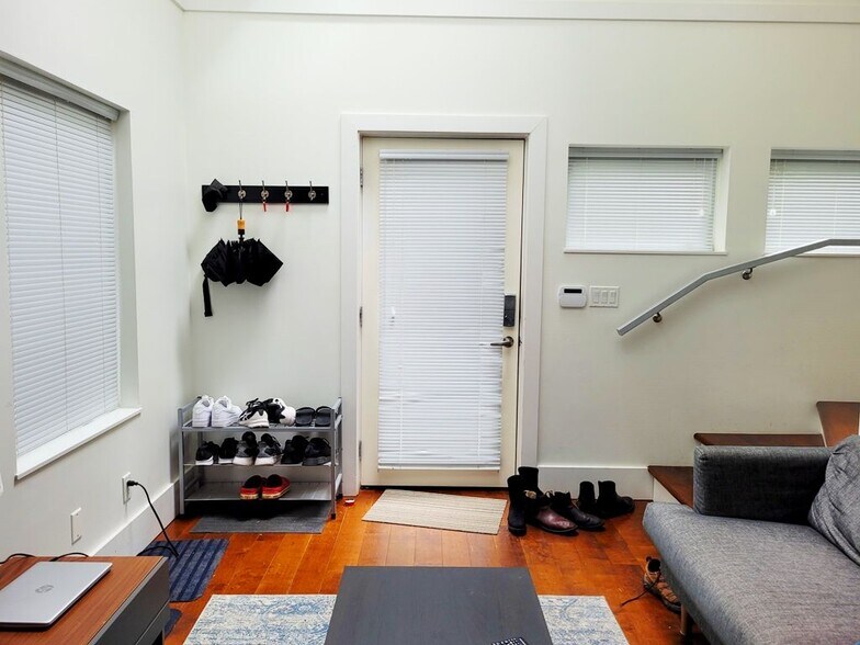 More Photos Of 3346 10th Av W, Vancouver Apartments For Sale