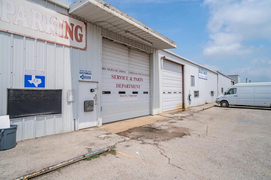 More Photos Of 1608 W Moore Ave, Terrell Auto Dealership For Sale