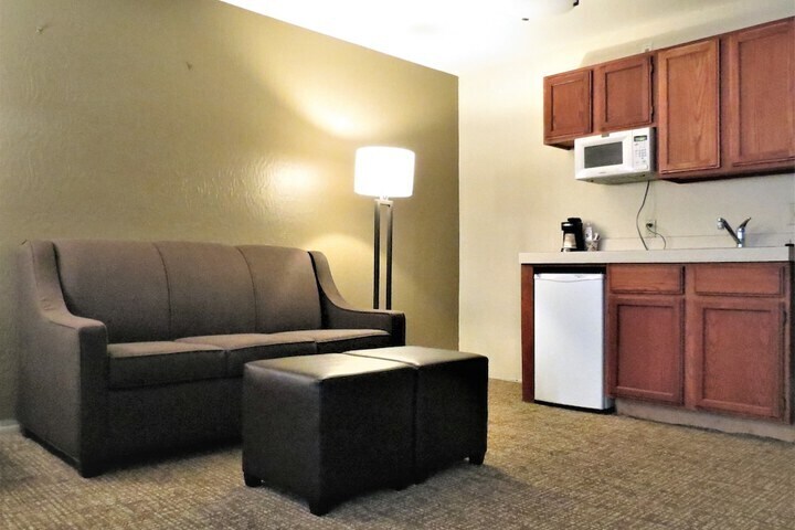 More Photos Of 730 E Xenia Dr, Fairborn Hotel For Sale