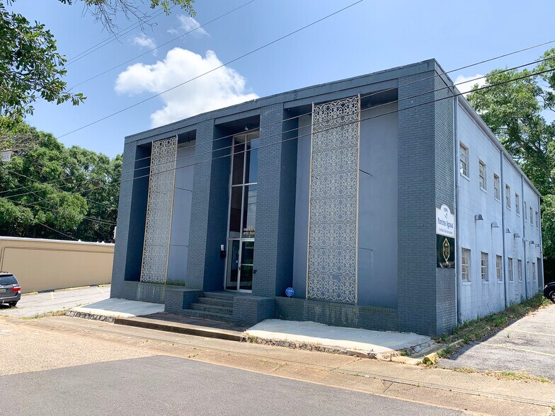 More Photos Of 2465 Commercial Park Dr, Mobile Office For Lease