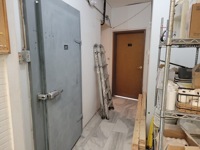 More Photos Of 90 E Jefferson St, Franklin Specialty For Lease