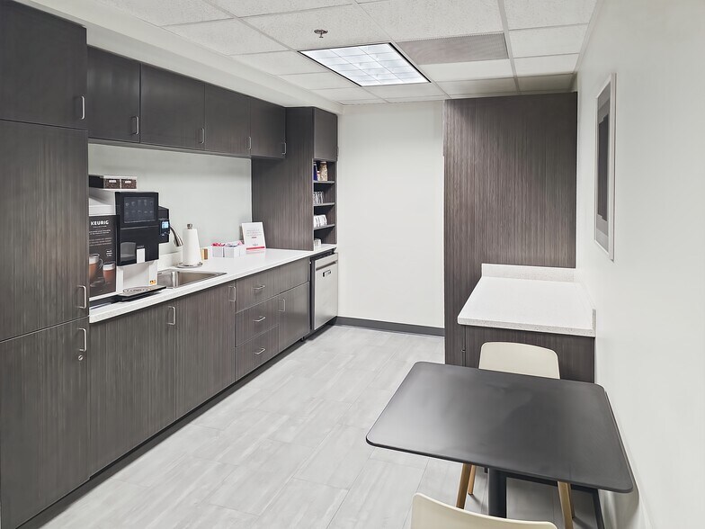 More Photos Of 140 Stoneridge Dr, Columbia Coworking Space