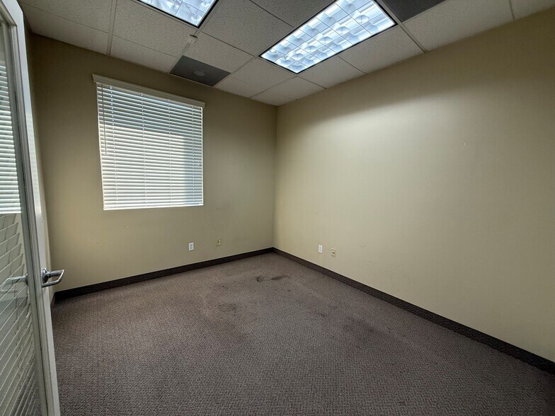 More Photos Of 1413 Bailey Dr, Hanford Office For Lease