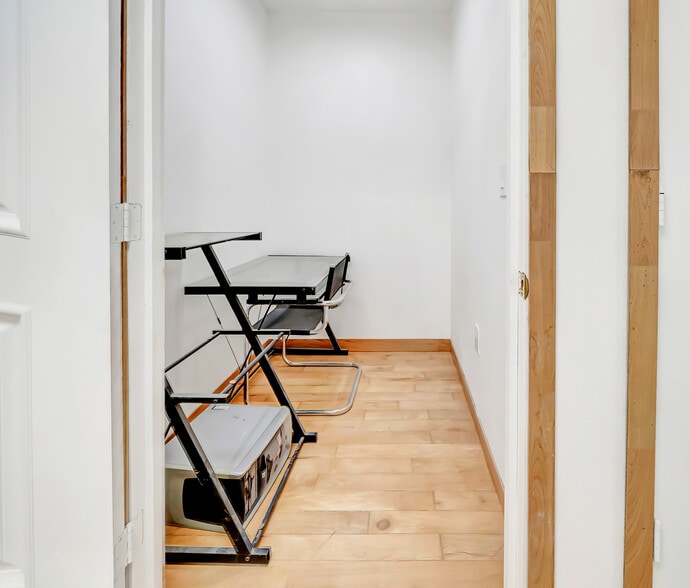 More Photos Of 830 S Main St, Santa Ana Freestanding For Sale