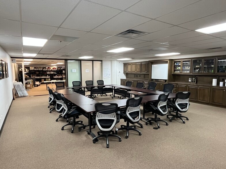 More Photos Of 7000 N Robinson Ave, Oklahoma City Industrial For Sale