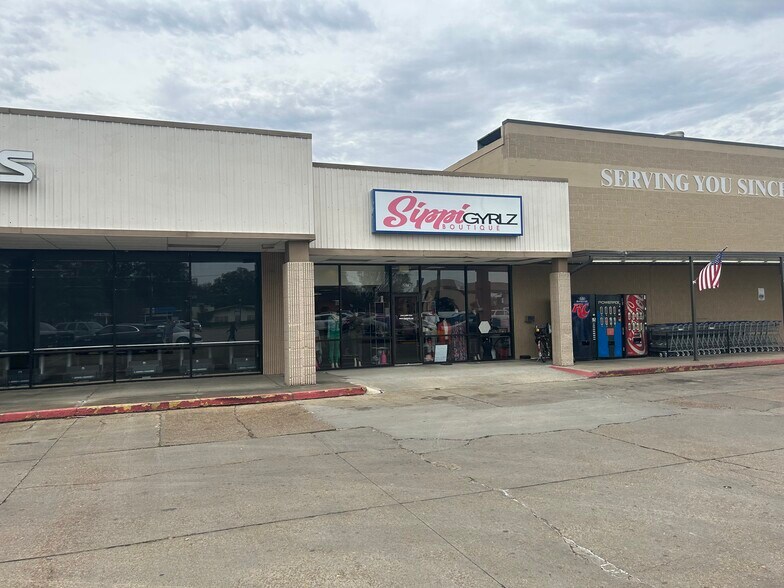 More Photos Of 207 N Davis Ave, Cleveland Unknown For Lease