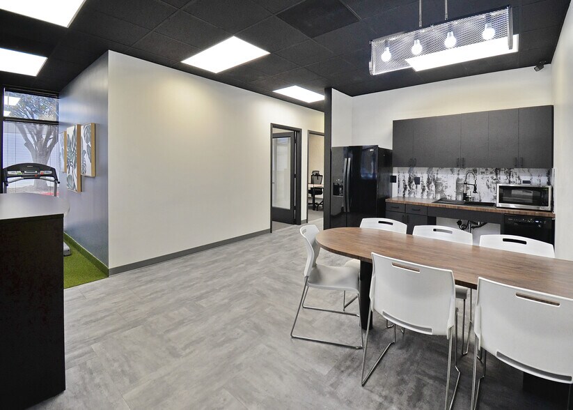 More Photos Of 1718 N Fry Rd, Houston Showroom For Lease