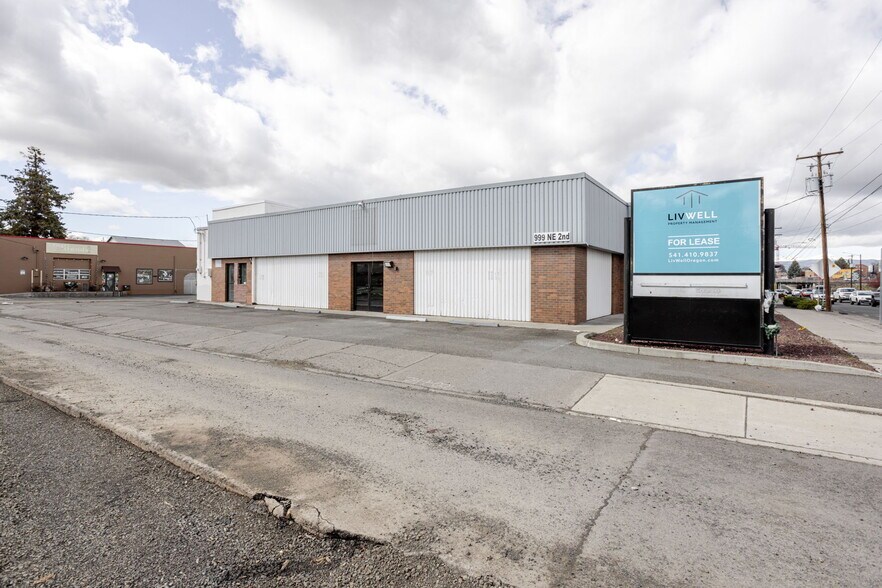 More Photos Of 999 NE 2nd St, Bend Freestanding For Lease