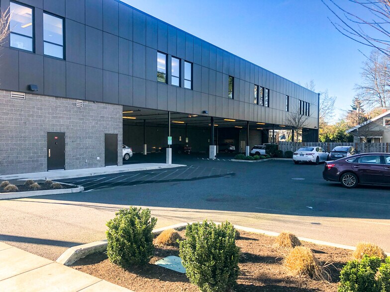 More Photos Of 5035 NE Sandy Blvd, Portland Storefront Retail Office For Lease