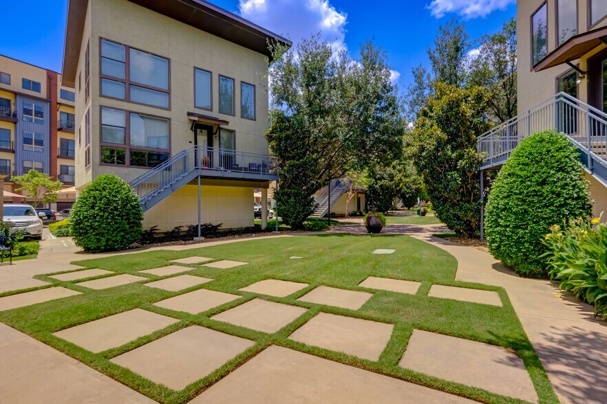 More Photos Of 251 Town Center Ln, Keller Apartments For Lease