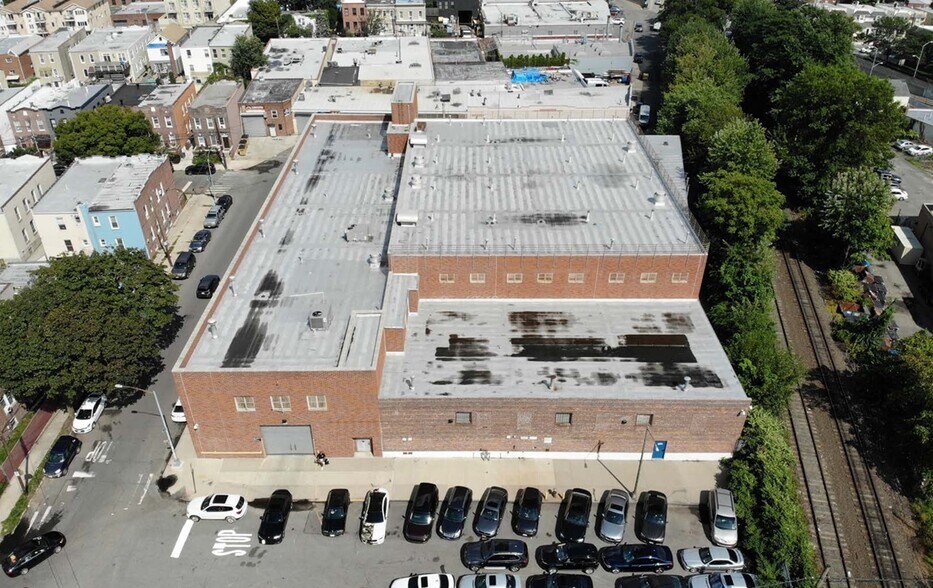 More Photos Of 70-10 74th St, Middle Village Warehouse For Lease