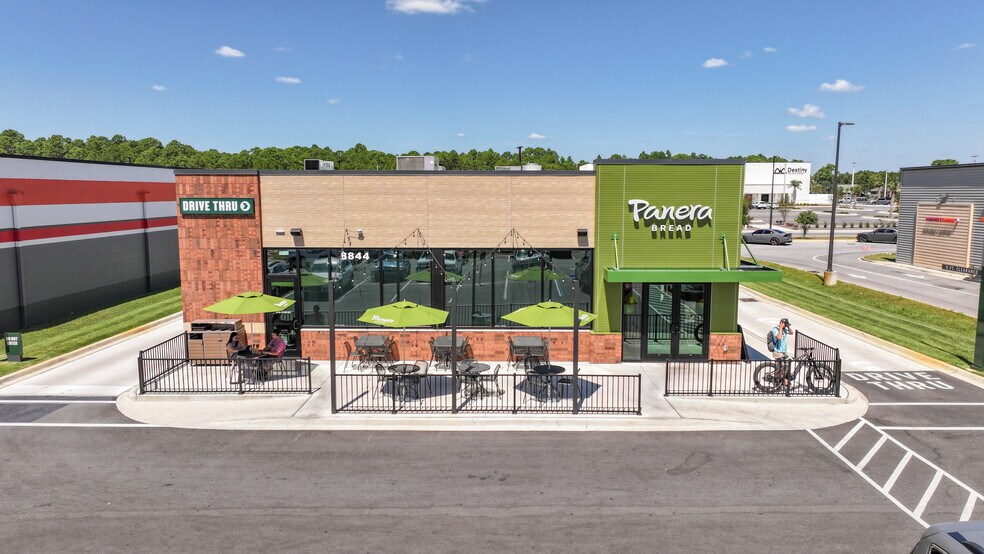 More Photos Of 8844 Navarre Park ln, Navarre Restaurant For Sale