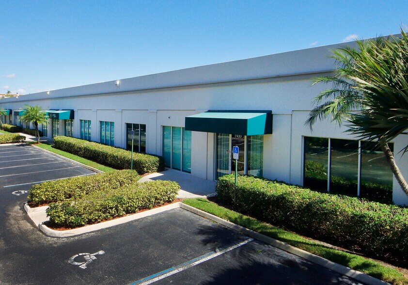 More Photos Of 1900-1924 NW 84th Ave, Miami Light Manufacturing For Lease