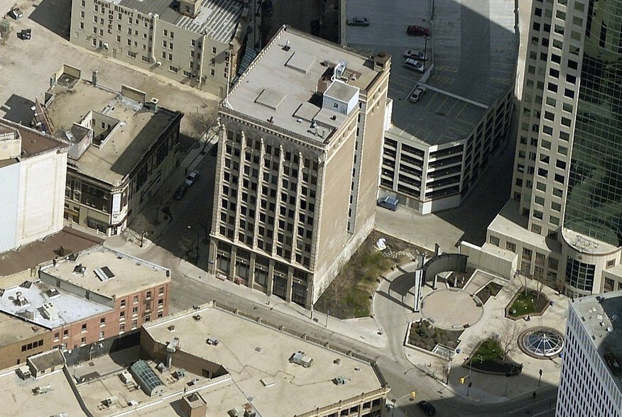 More Photos Of 213 Notre Dame Ave, Winnipeg Office For Lease