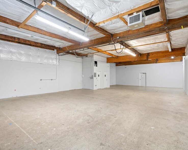 More Photos Of 7865-7885 SW Cirrus Dr, Beaverton Light Manufacturing For Lease