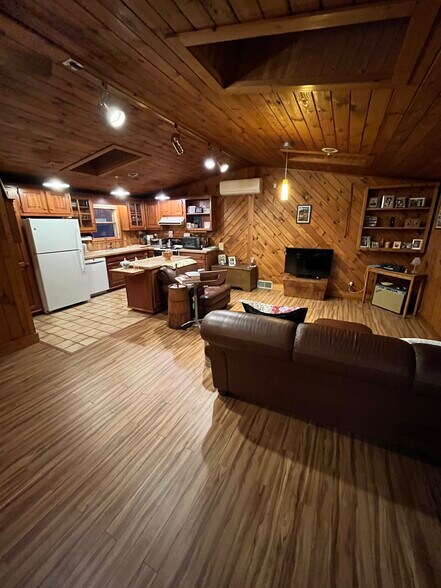 More Photos Of 690-692 State Route 66, Leechburg General Retail For Sale