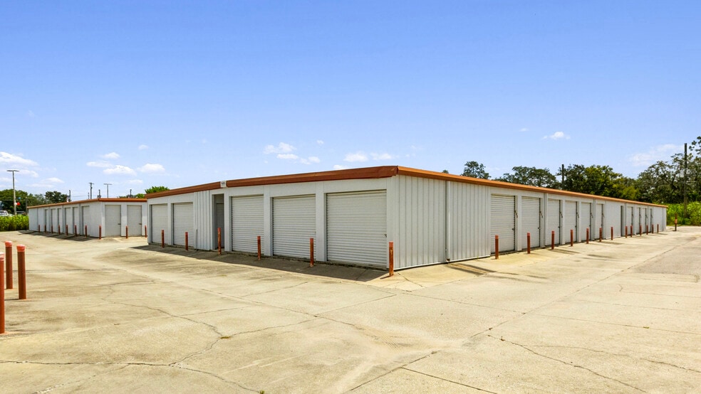 More Photos Of 107 Caladium Row, Sebring Self Storage For Sale