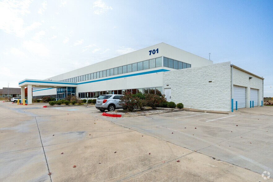 More Photos Of 701 E Rendon Crowley Rd, Burleson Office For Sale