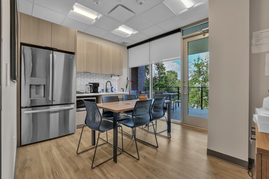 More Photos Of 8701 Menchaca Rd, Austin Medical For Sale