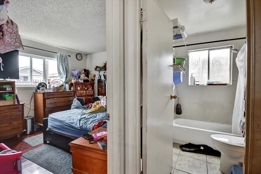 More Photos Of 1035 76th Ave, Oakland Apartments For Sale