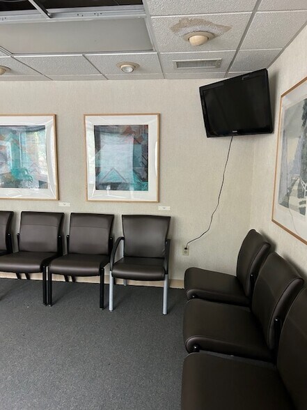 More Photos Of 140 Strollings Ave, Logan Office For Sale