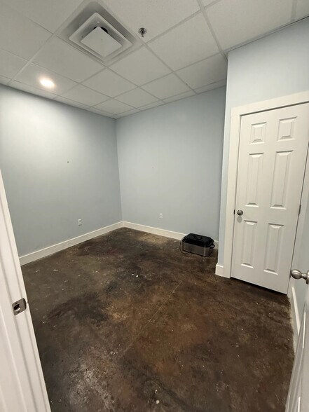 More Photos Of 2907-2917 Franklin Ave, Waco Storefront For Lease