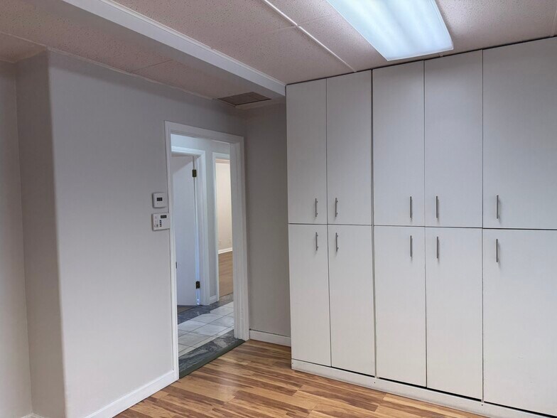 More Photos Of 1145-1147 S Robertson Blvd, Los Angeles Office For Lease