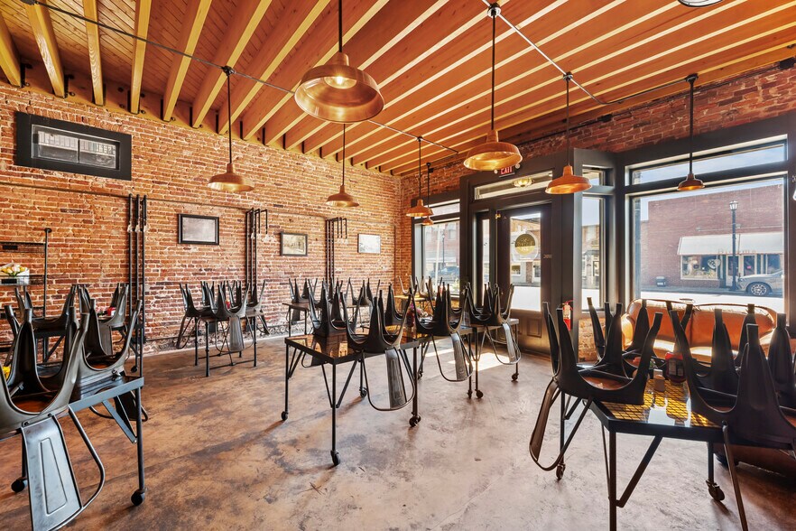 More Photos Of 219-221 N Parler Ave, Saint George Restaurant For Sale