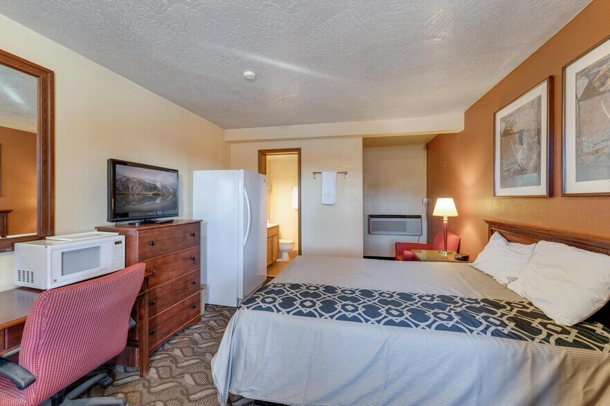 More Photos Of 260 W Main St, Vernal Hotel For Sale