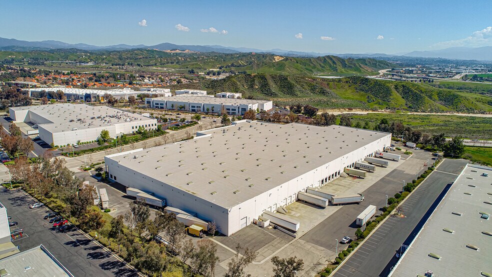 More Photos Of 28104-28144 Witherspoon Pky, Valencia Warehouse For Lease