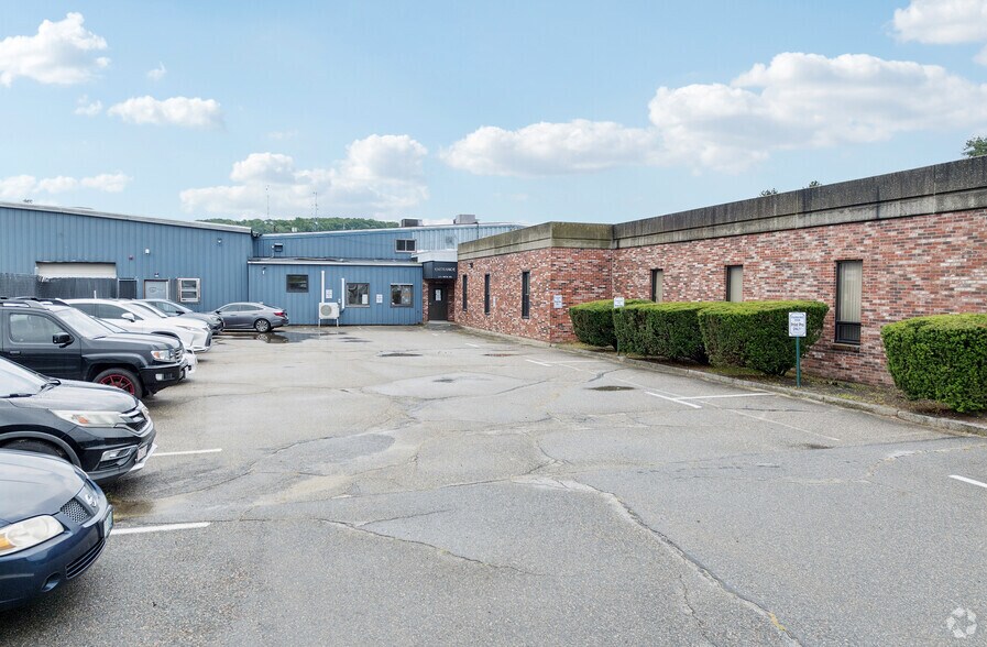 More Photos Of 229-239 Neck Rd, Haverhill Warehouse For Lease