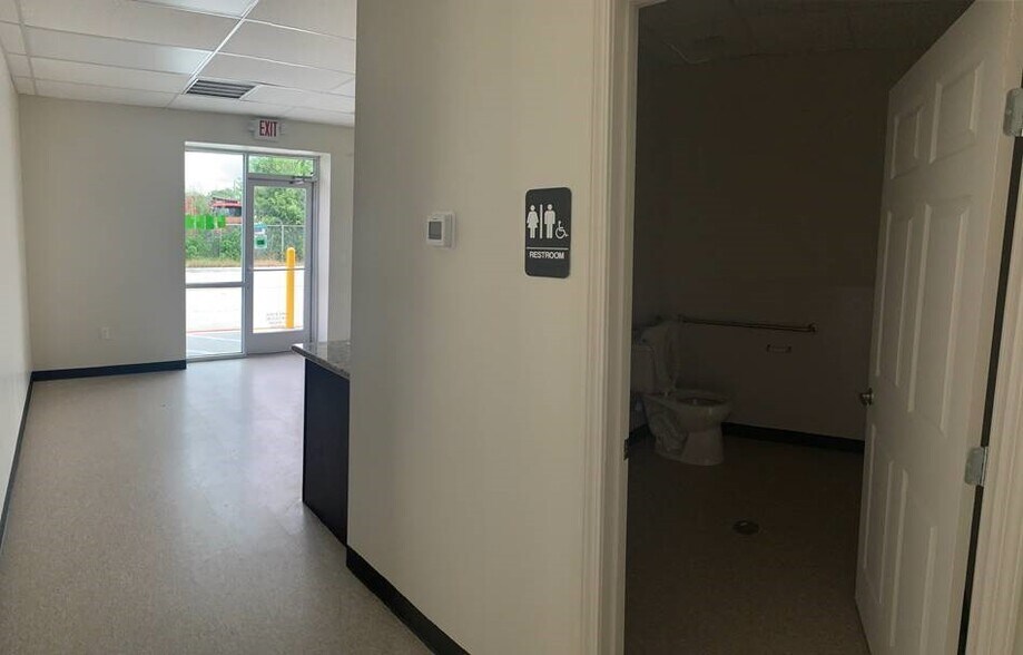 More Photos Of 9730 Telephone Rd, Houston Service For Sale