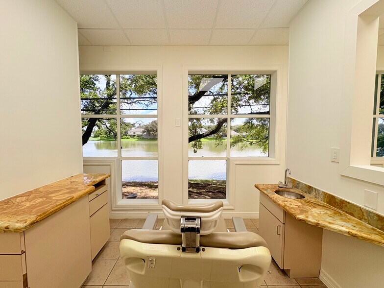 More Photos Of 3425 Hwy 6, Sugar Land Medical For Lease