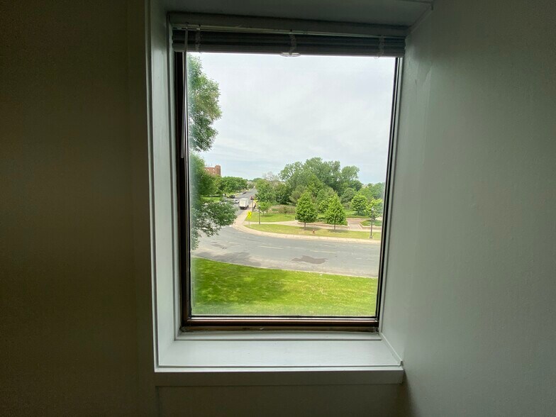 More Photos Of 7420 Unity Ave, Brooklyn Park Office For Sale