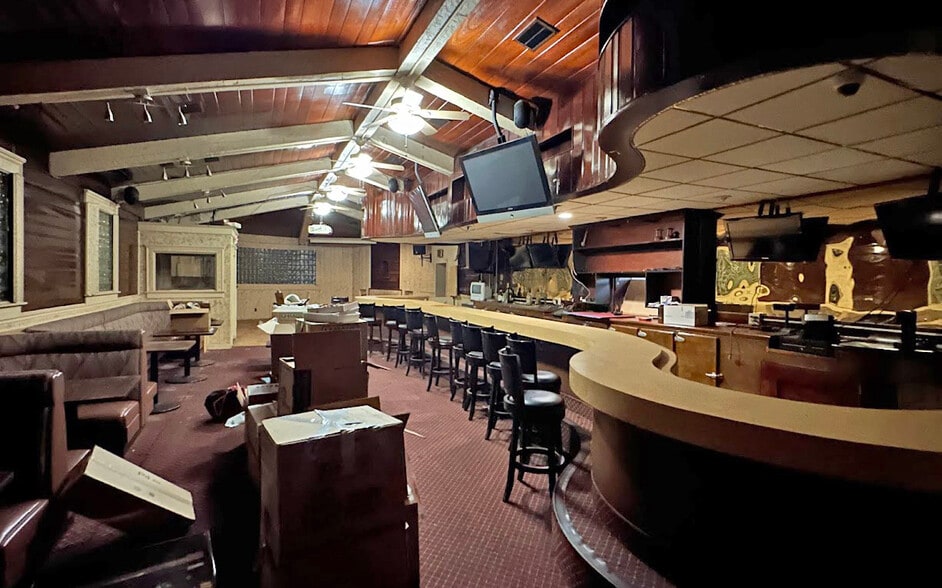 More Photos Of 19600 Woodward, Detroit Freestanding For Sale