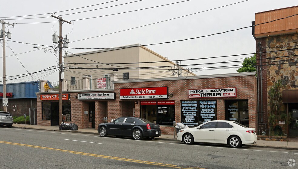 More Photos Of 25-27 E Merrick Rd, Valley Stream Office For Lease