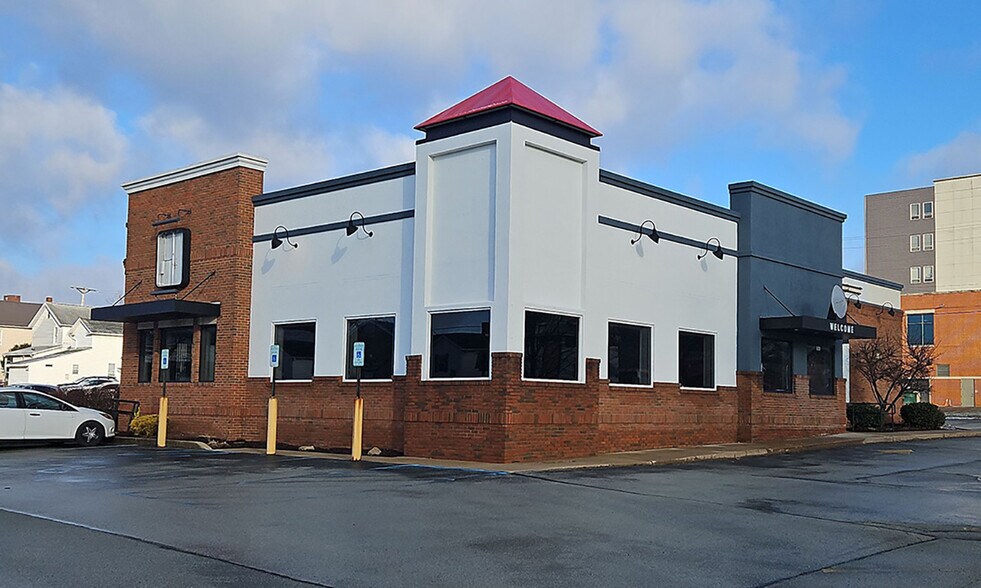 Primary Photo Of 320 S 7th St, Indiana Fast Food For Lease