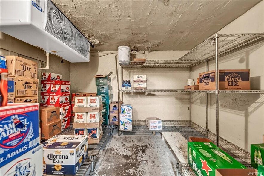 More Photos Of 3019 Pine Ave, Niagara Falls Restaurant For Sale