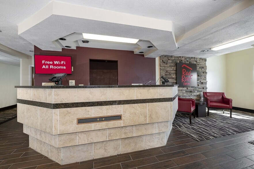 More Photos Of 3125 N Kentwood Ave, Springfield Hotel For Sale