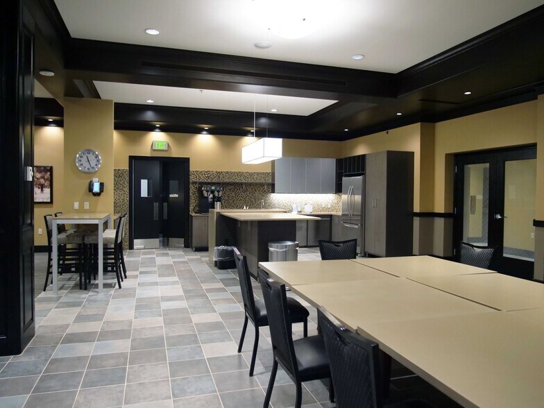 More Photos Of 116-120 Ottawa Ave NW, Grand Rapids Office For Lease