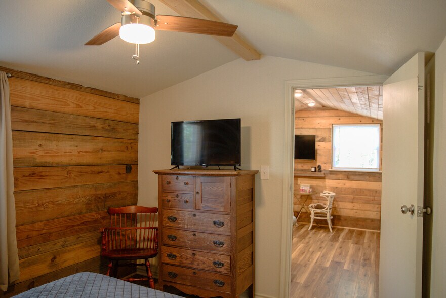 More Photos Of 6159 Crestview Dr, Athens Specialty For Sale