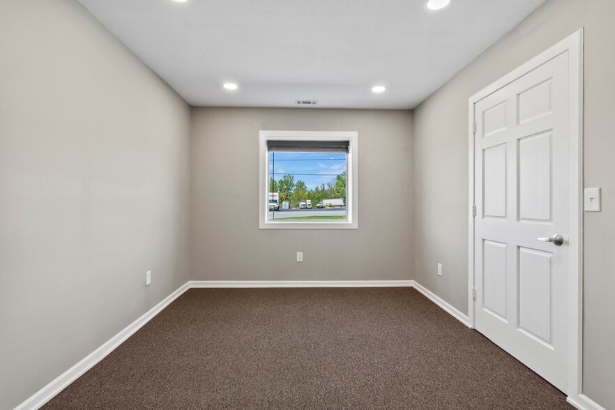 More Photos Of 1712-1714 Findlay Rd, Lima Office For Lease