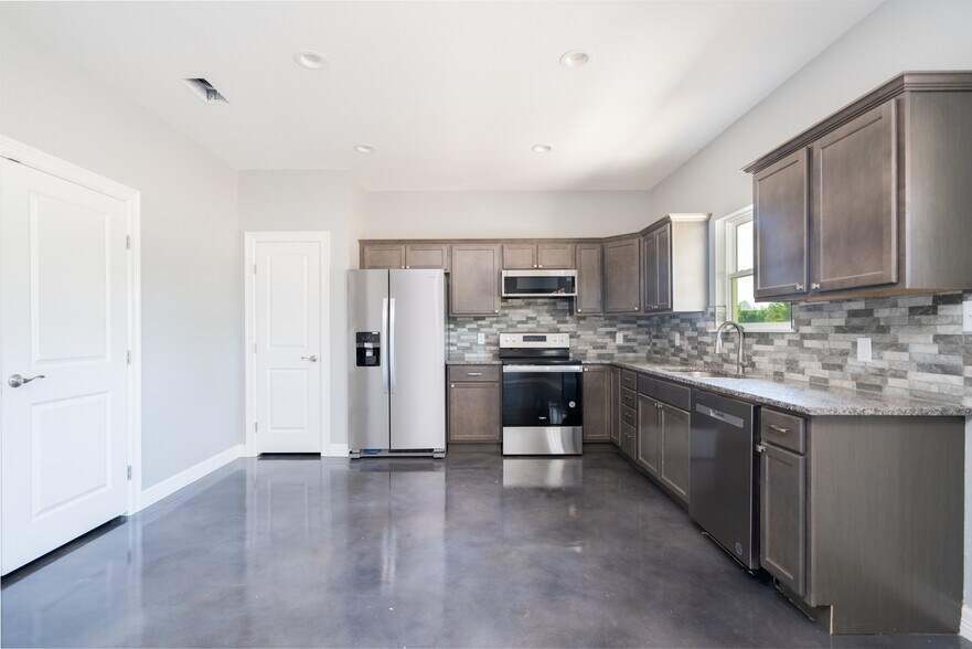 More Photos Of 150 Stephens Rd, Hallsville Apartments For Sale