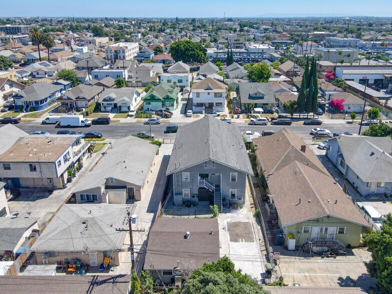 More Photos Of 239 W 43rd St, Los Angeles Apartments For Sale