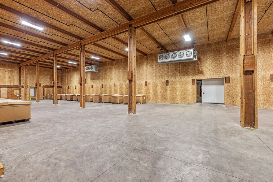 More Photos Of 615 S Spring St, Klamath Falls Warehouse For Lease