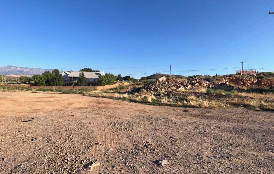 More Photos Of 980 W State St, Hurricane Land For Lease