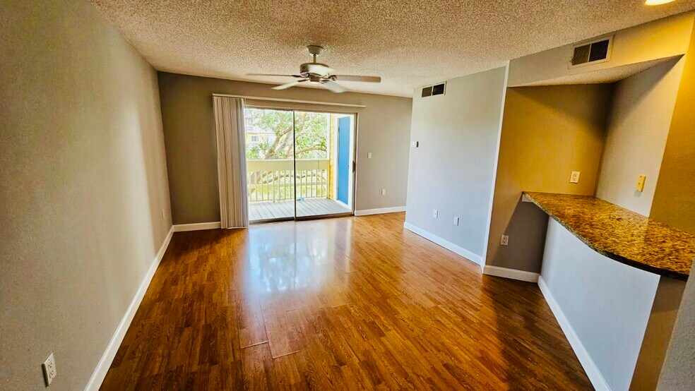 More Photos Of 115 112th Ave NE, Saint Petersburg Specialty For Sale