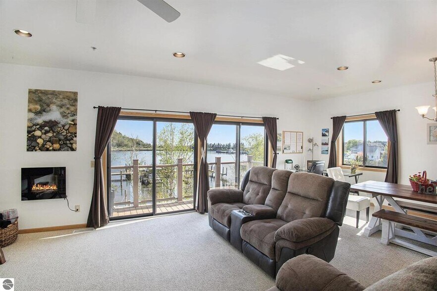 More Photos Of 310 Main St, Frankfort Storefront For Sale