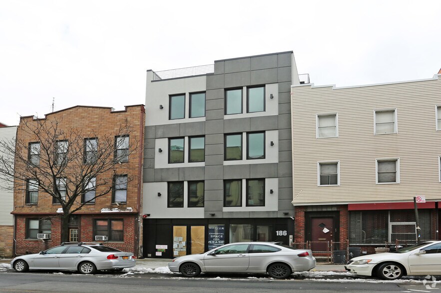 More Photos Of 186 Greenpoint Ave, Brooklyn Apartments For Lease