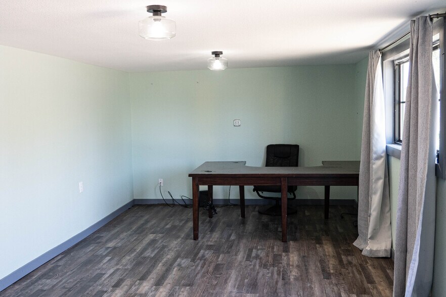 More Photos Of 605 Martin Luther King Jr Dr, Temple Research And Development For Sale